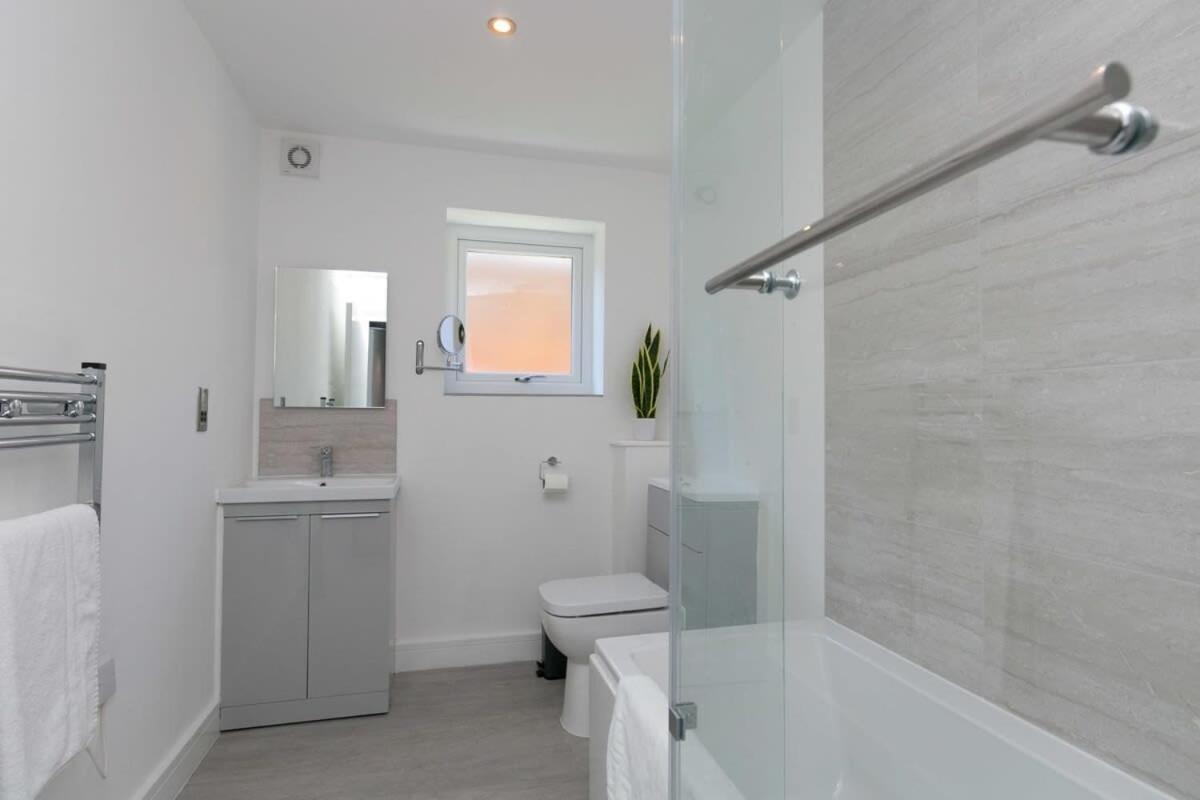 Stunning 2 Bedroom Apartment In Wallasey Exterior photo